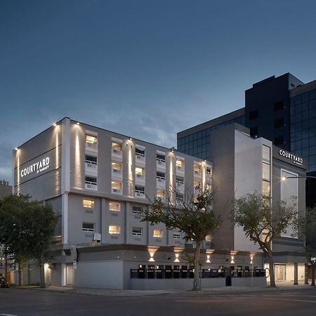 Отель Courtyard By Marriott Regina Downtown Экстерьер фото