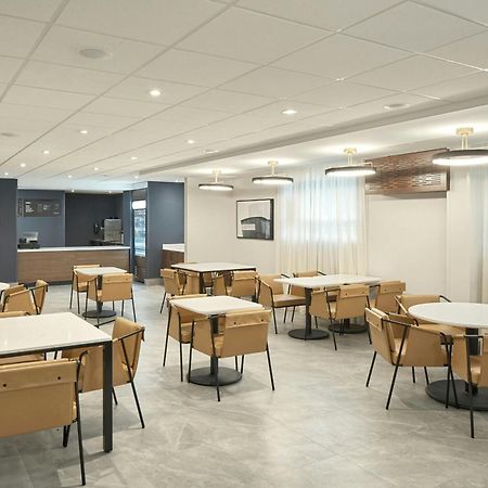 Отель Courtyard By Marriott Regina Downtown Экстерьер фото