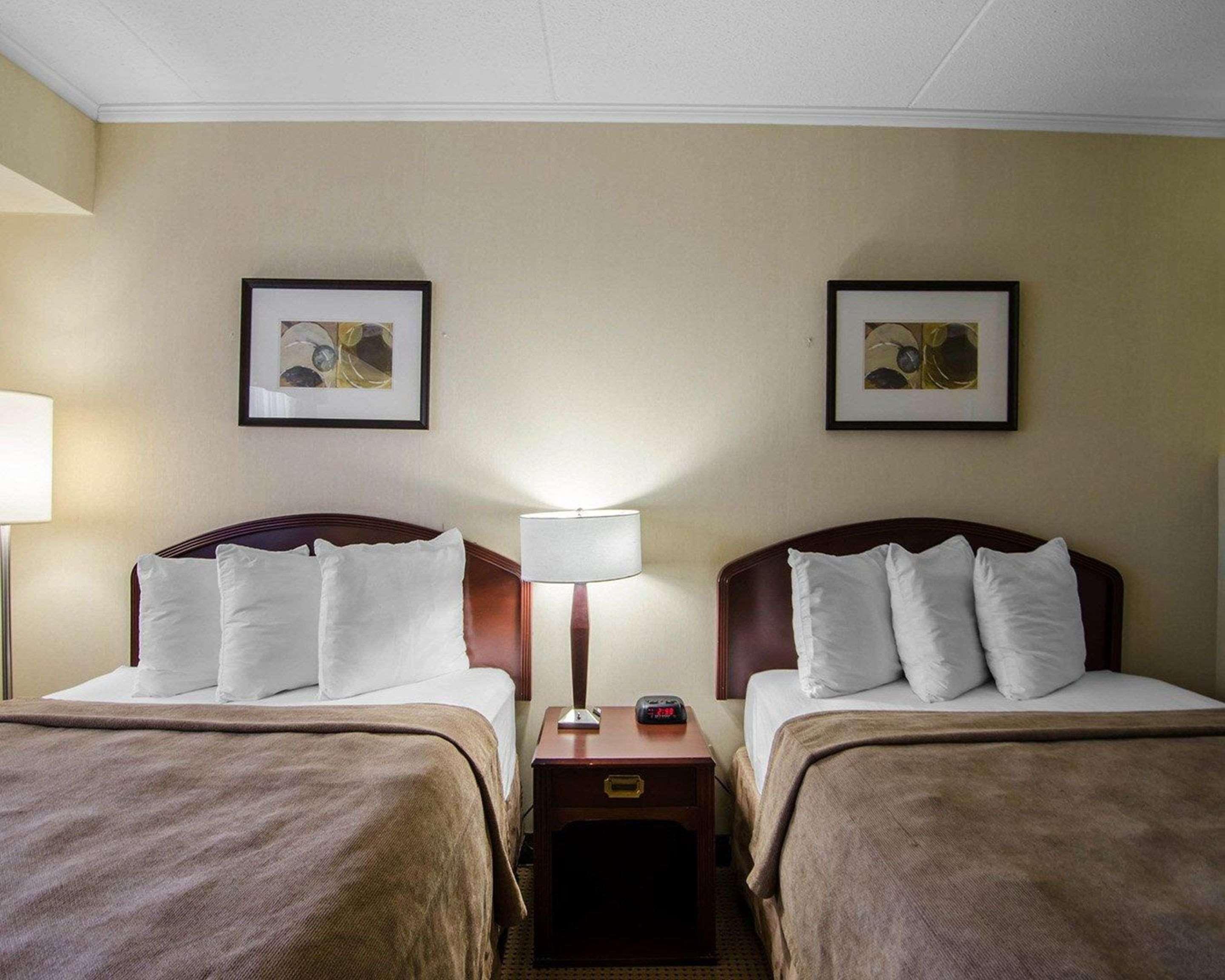 Отель Courtyard By Marriott Regina Downtown Экстерьер фото