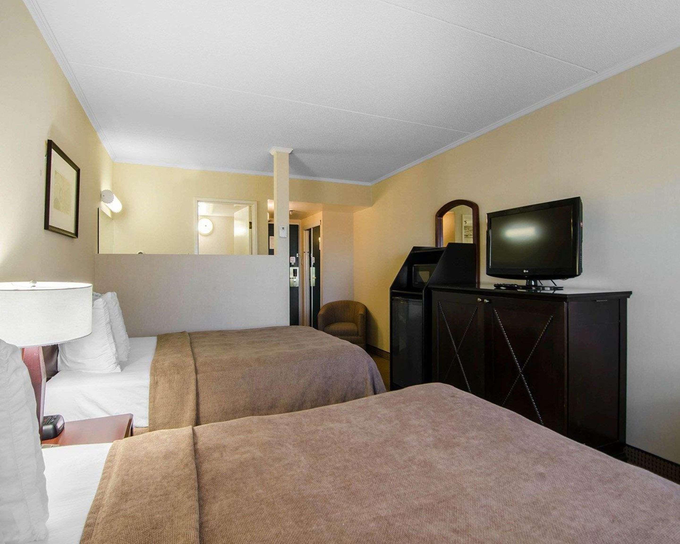 Отель Courtyard By Marriott Regina Downtown Экстерьер фото