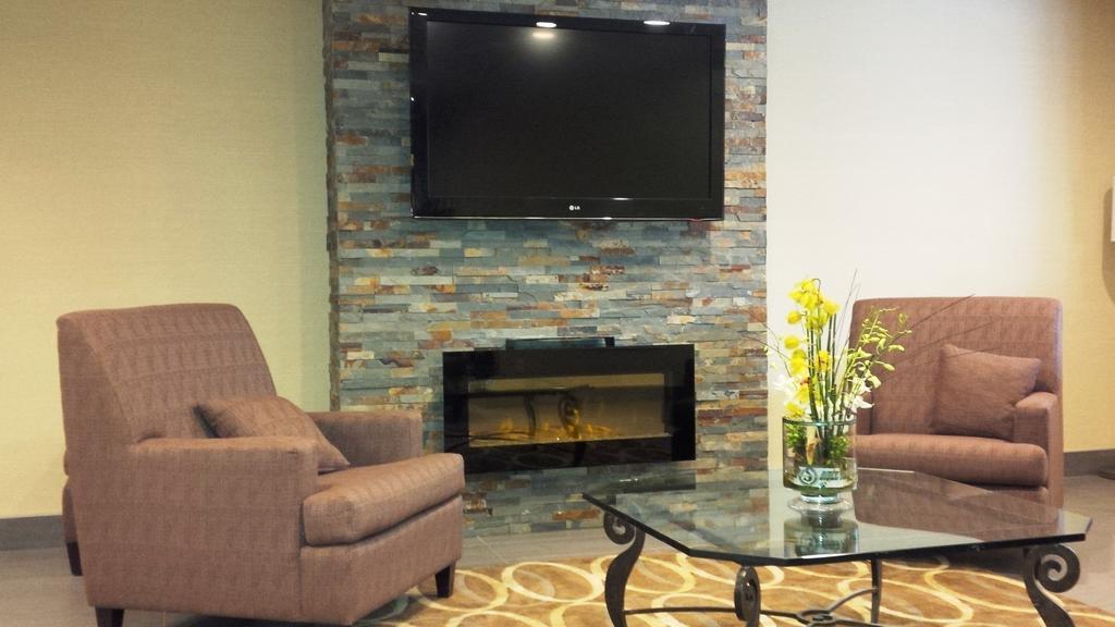 Отель Courtyard By Marriott Regina Downtown Экстерьер фото
