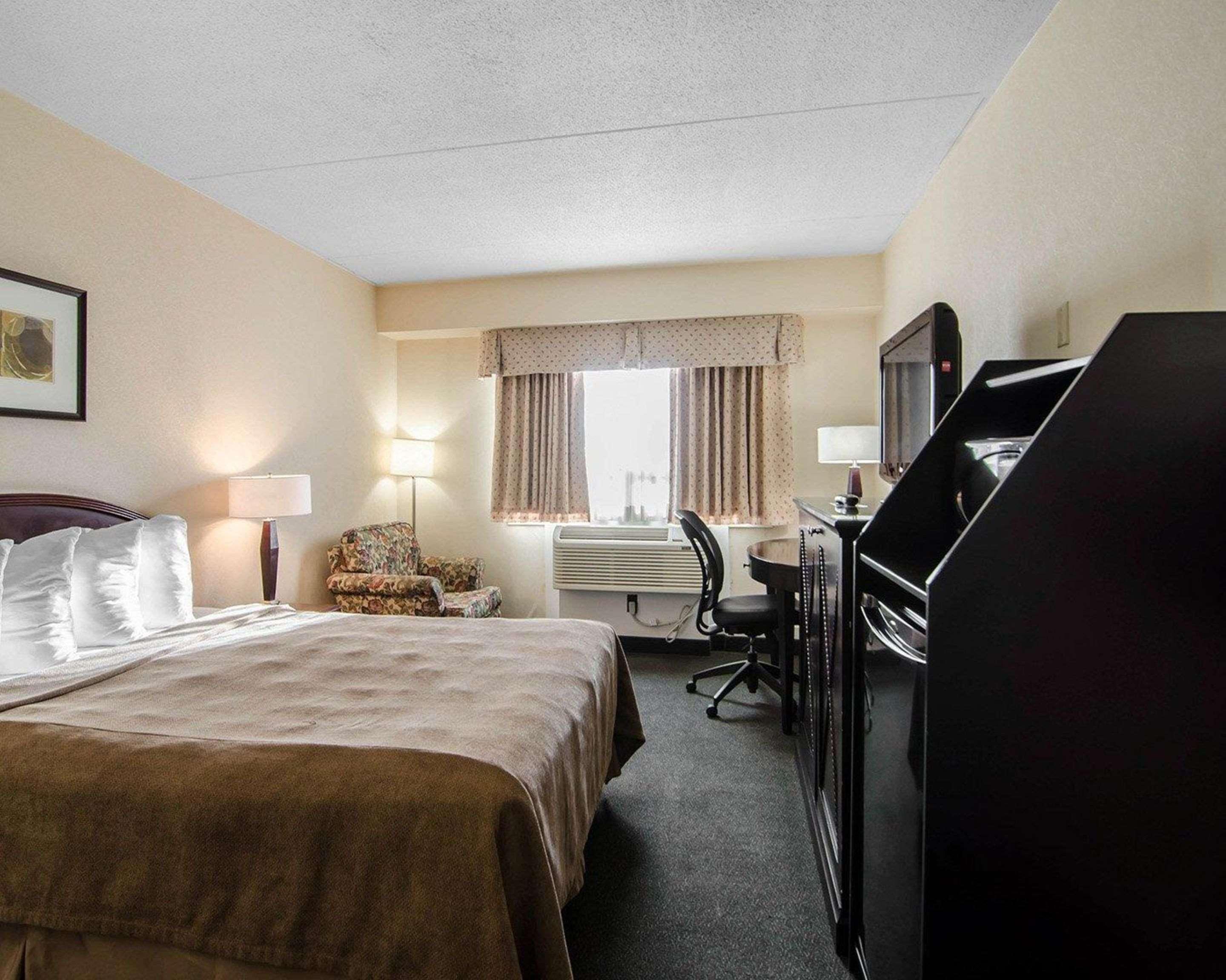 Отель Courtyard By Marriott Regina Downtown Экстерьер фото