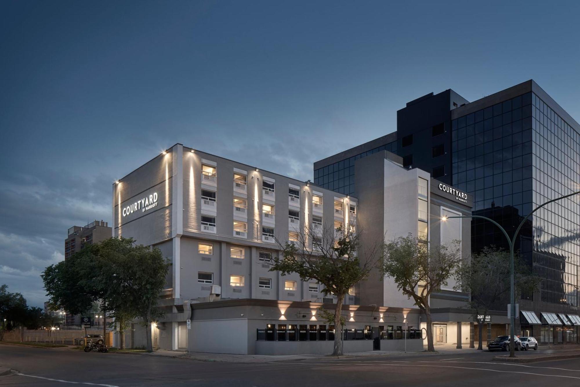 Отель Courtyard By Marriott Regina Downtown Экстерьер фото