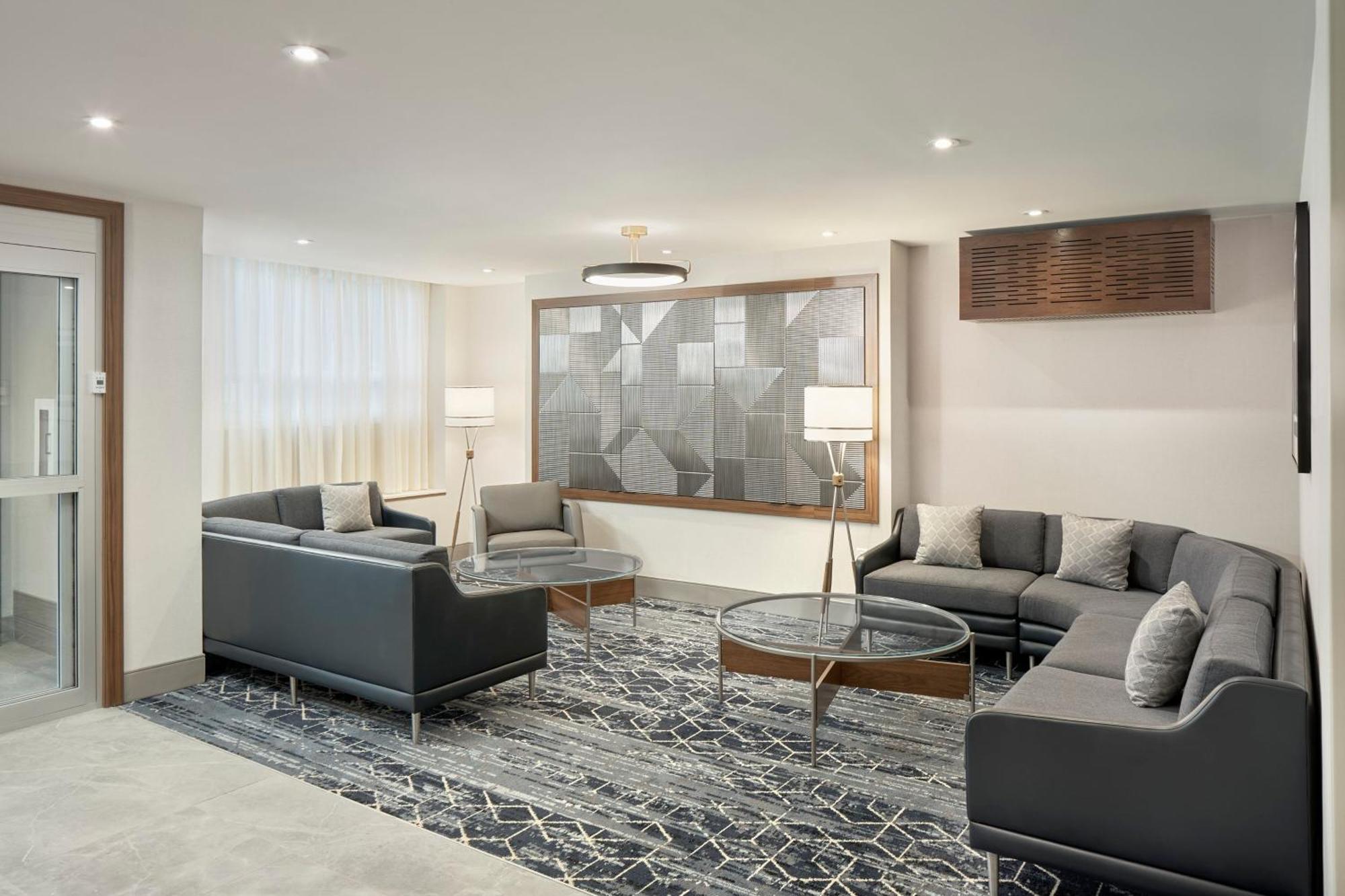 Отель Courtyard By Marriott Regina Downtown Экстерьер фото
