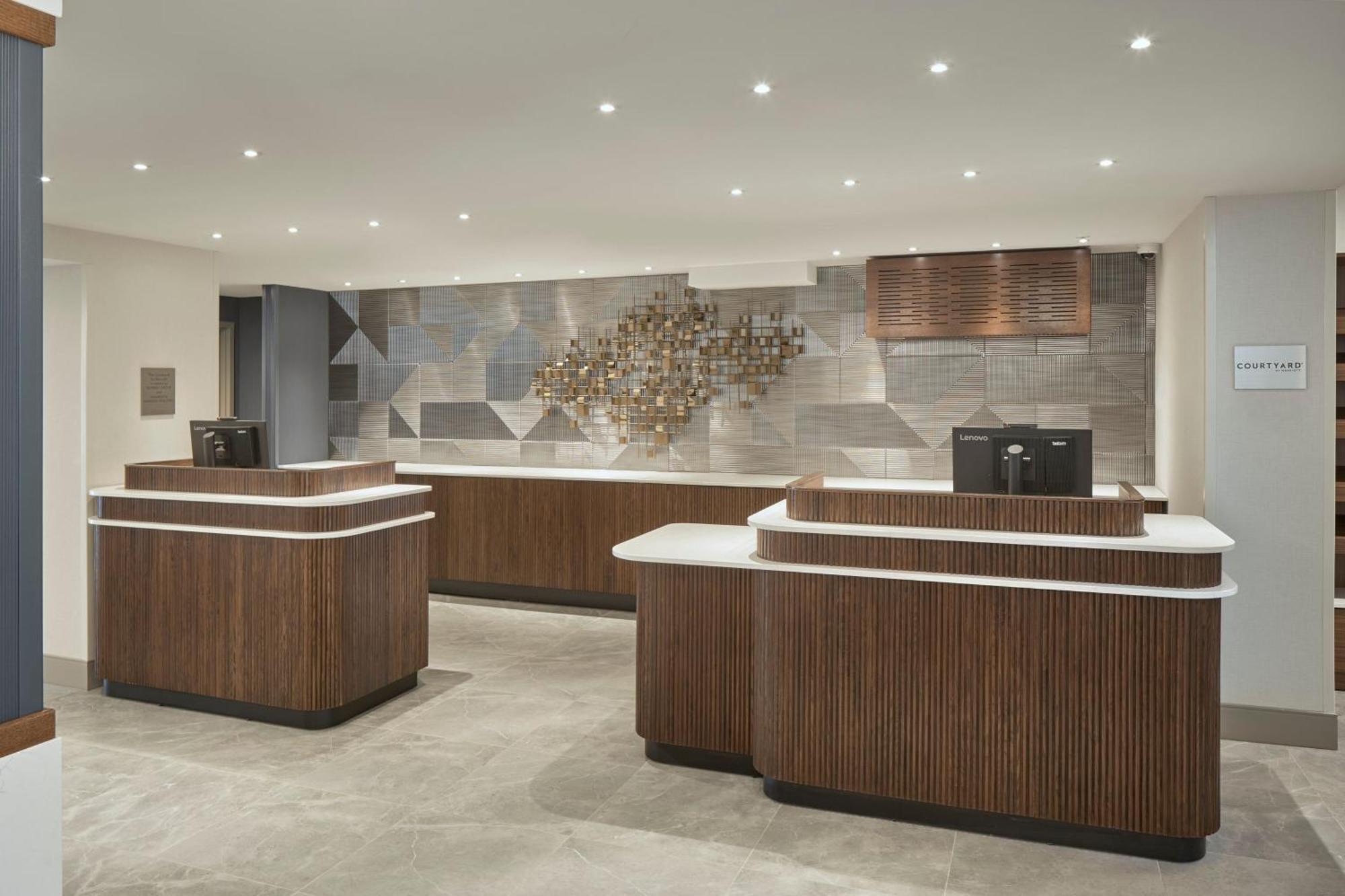 Отель Courtyard By Marriott Regina Downtown Экстерьер фото