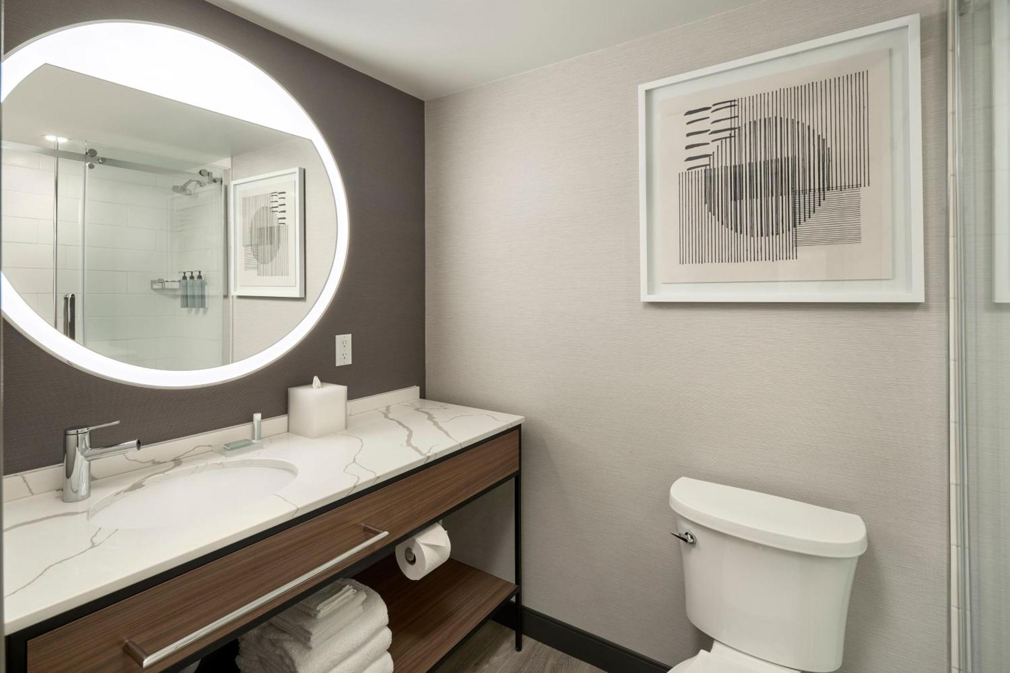 Отель Courtyard By Marriott Regina Downtown Экстерьер фото