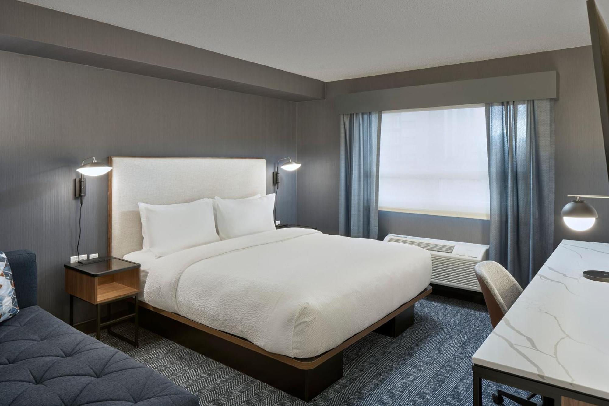 Отель Courtyard By Marriott Regina Downtown Экстерьер фото