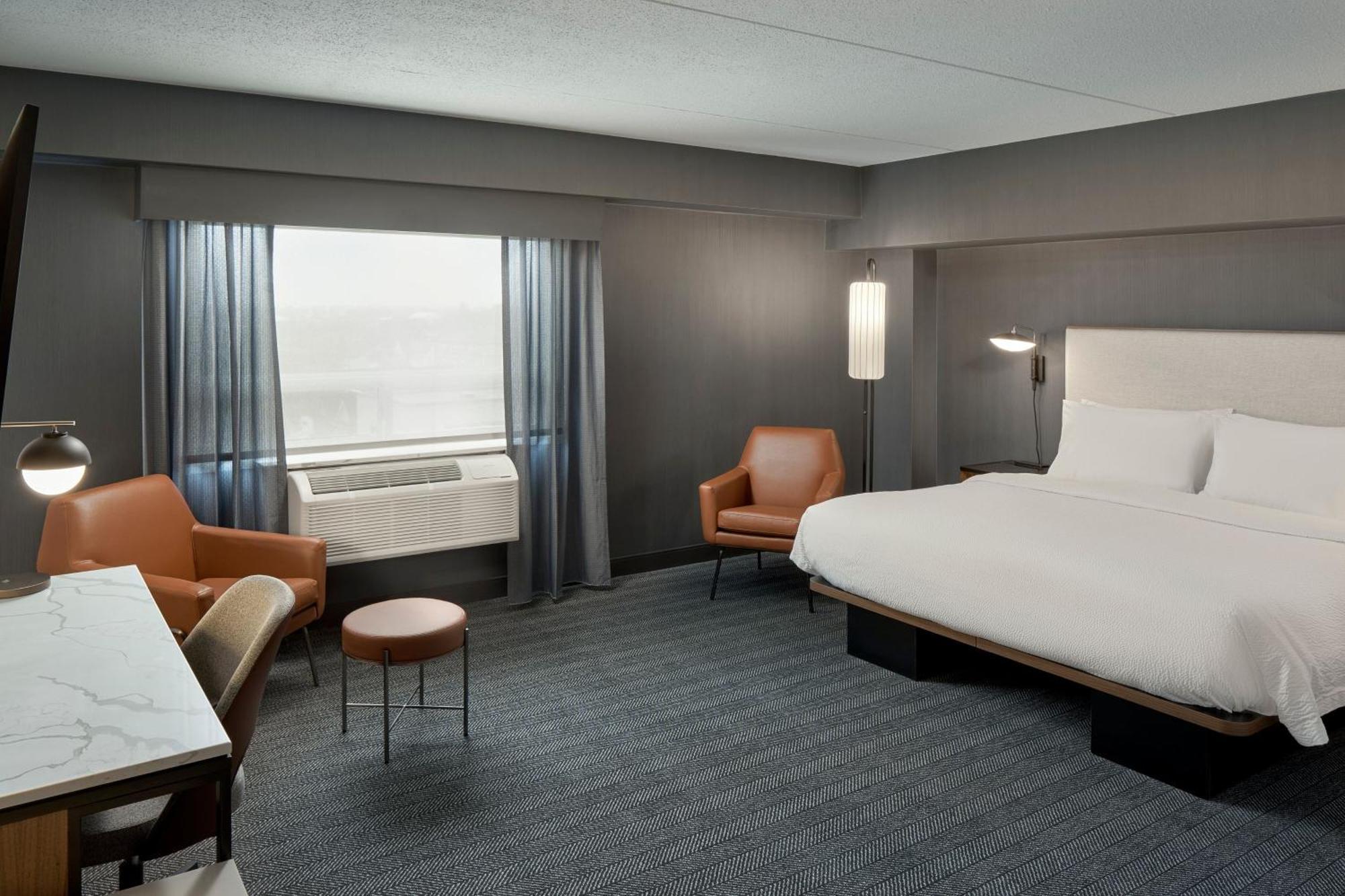 Отель Courtyard By Marriott Regina Downtown Экстерьер фото