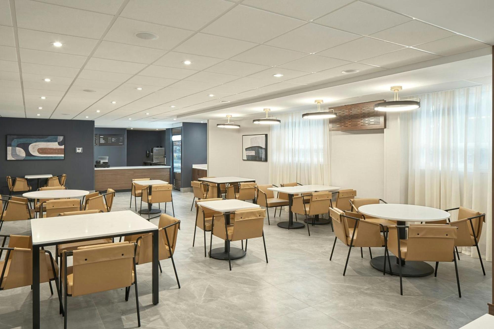 Отель Courtyard By Marriott Regina Downtown Экстерьер фото