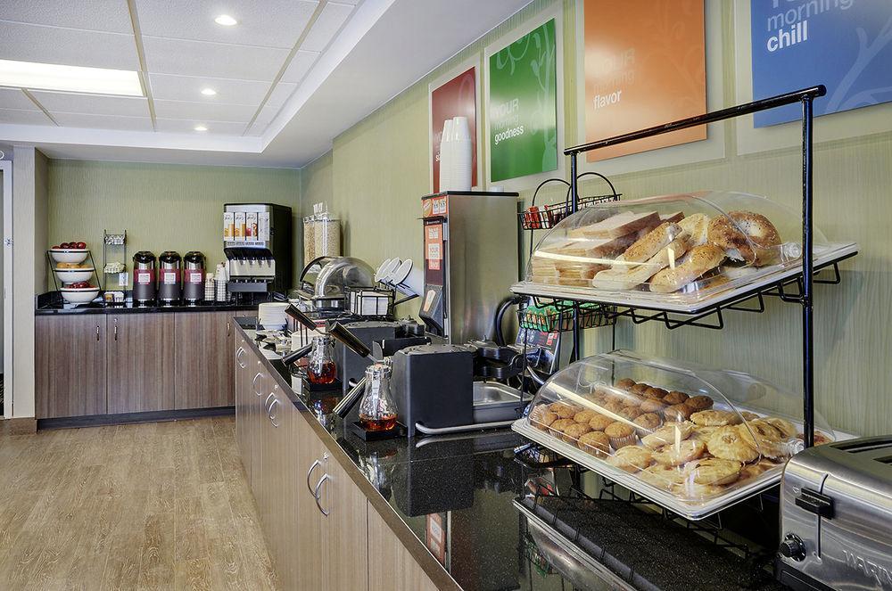 Отель Courtyard By Marriott Regina Downtown Экстерьер фото