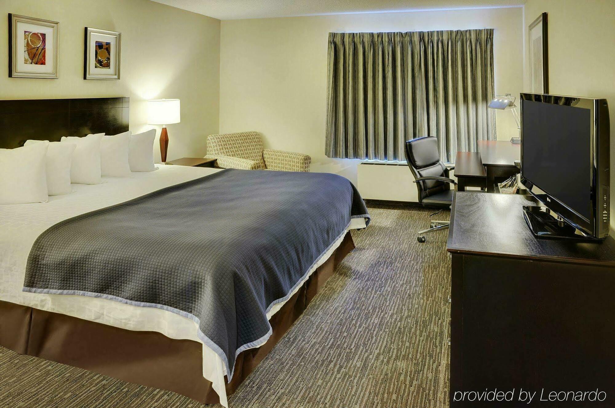 Отель Courtyard By Marriott Regina Downtown Экстерьер фото